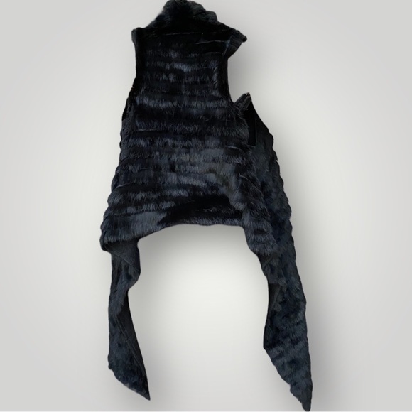 Jocelyn Black Rabbit Fur High Low Vest 🐧 - Picture 5 of 6